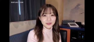 【午夜寻花】再约奶茶店眼镜大奶妹子，沙发调情扣逼玩振动棒喷水猛操，很是诱惑喜欢不要错过